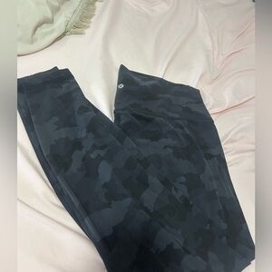 Lululemon size 18 black camo leggings